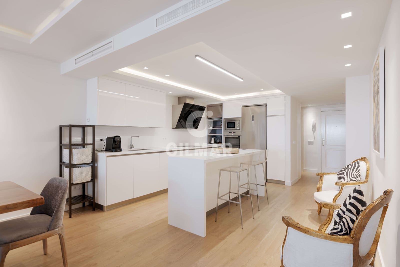 4 makuuhuone Asunto myytävänä paikassa Elviria mukana uima-altaan 
autotalli - 675 000 € (Ref: 9211582)