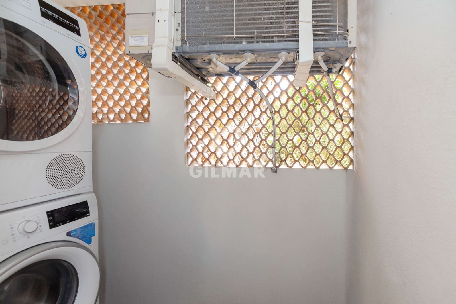 4 makuuhuone Asunto myytävänä paikassa Elviria mukana uima-altaan 
autotalli - 675 000 € (Ref: 9211582)