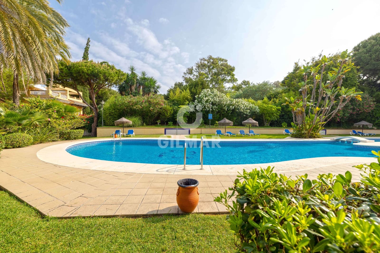 4 makuuhuone Asunto myytävänä paikassa Elviria mukana uima-altaan 
autotalli - 675 000 € (Ref: 9211582)