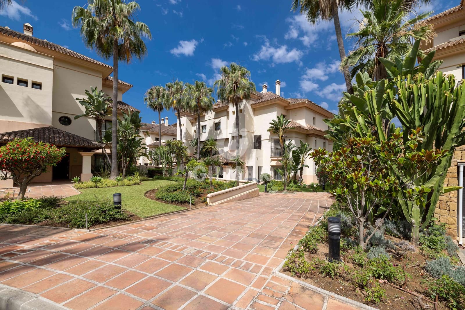 2 soveværelse Lejlighed til salg i Rio Real med swimmingpool garage - € 495.000 (Ref: 9211584)