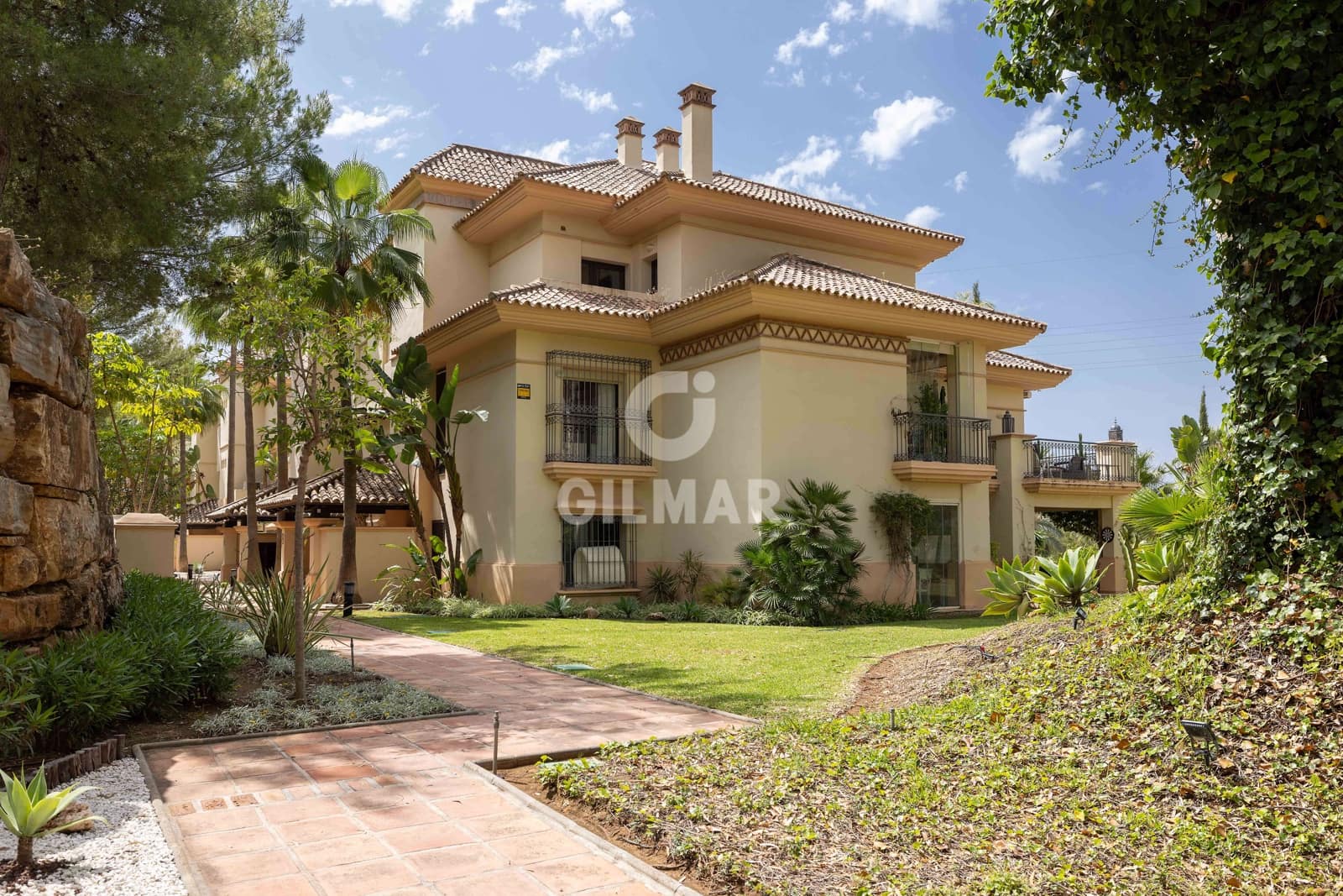 2 soveværelse Lejlighed til salg i Rio Real med swimmingpool garage - € 495.000 (Ref: 9211584)