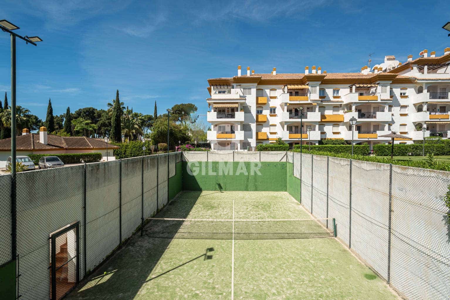 Piso de 3 habitaciones en Marbella en venta con piscina - 450.000 € (Ref: 9211585)