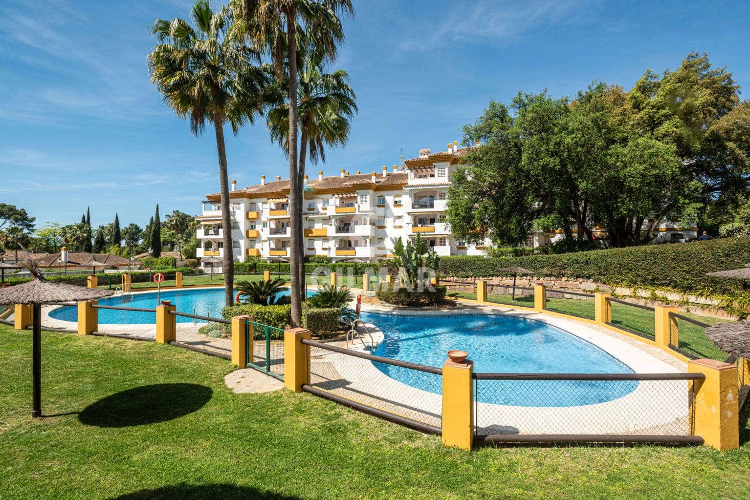 Piso de 3 habitaciones en Marbella en venta con piscina - 450.000 € (Ref: 9211585)