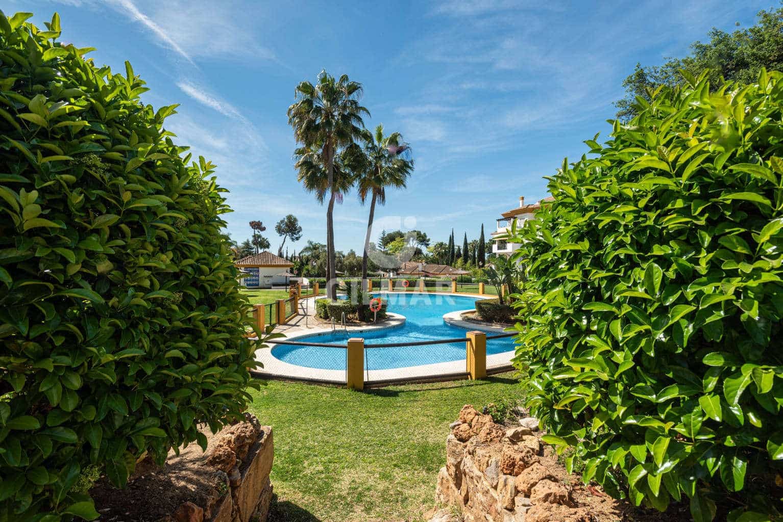 Piso de 3 habitaciones en Marbella en venta con piscina - 450.000 € (Ref: 9211585)