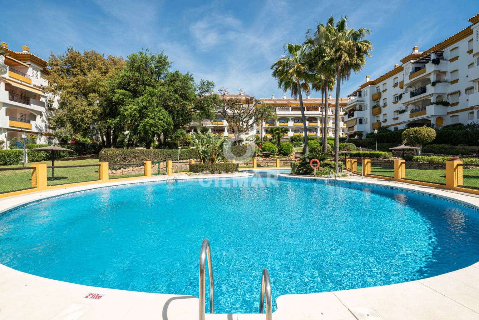 Piso de 3 habitaciones en Marbella en venta con piscina - 450.000 € (Ref: 9211585)
