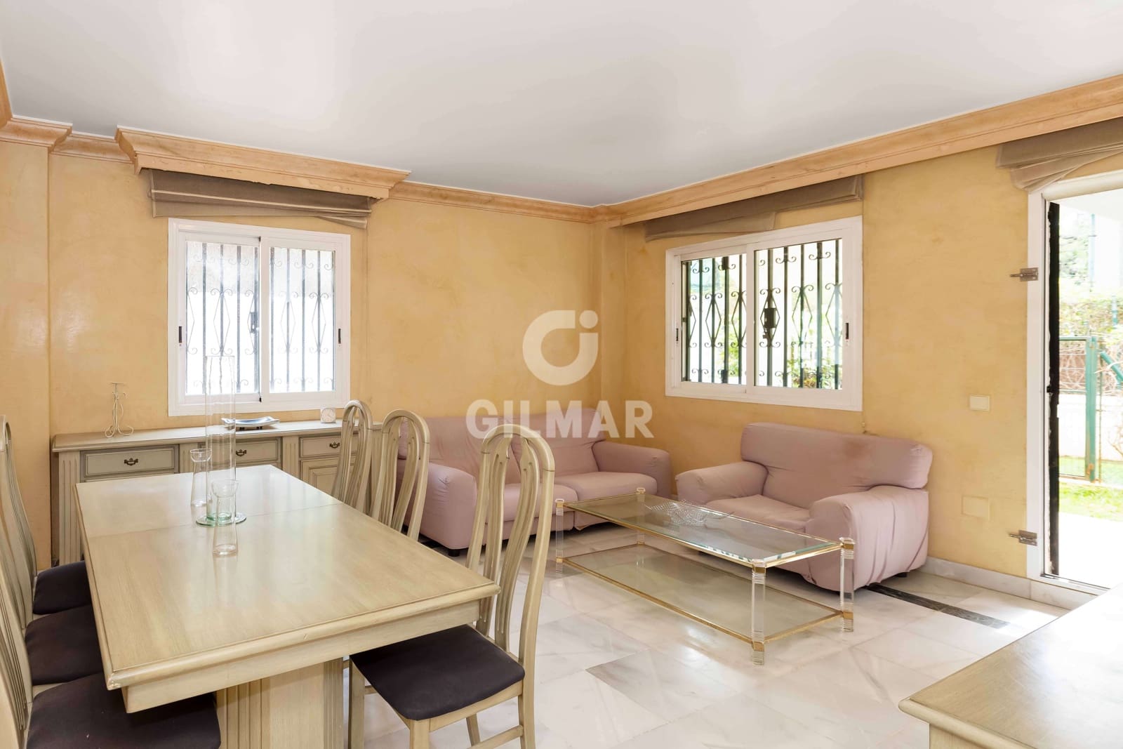 Piso de 3 habitaciones en Marbella en venta con piscina - 450.000 € (Ref: 9211585)
