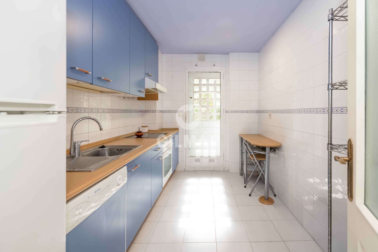 Piso de 3 habitaciones en Marbella en venta con piscina - 450.000 € (Ref: 9211585)