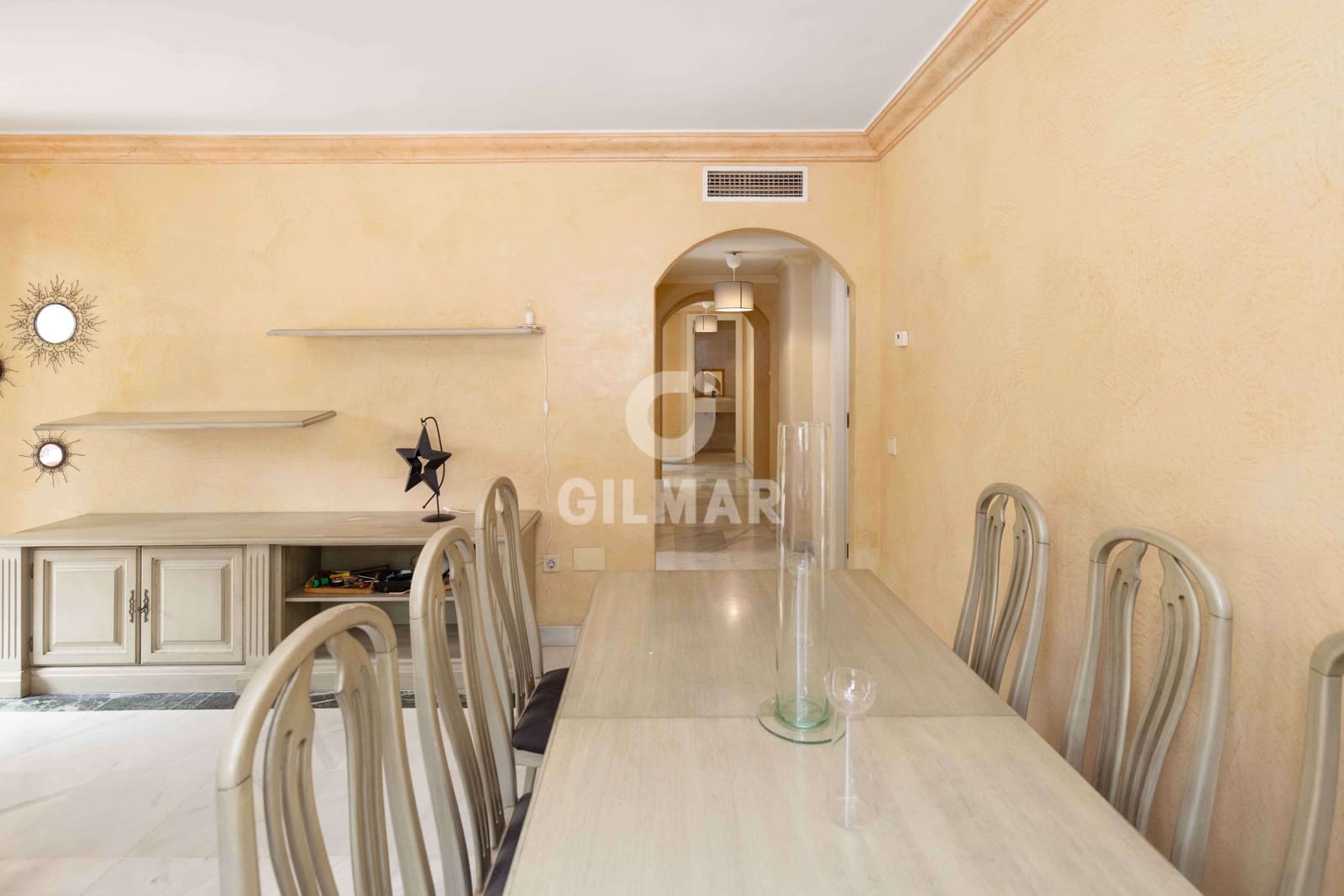 Piso de 3 habitaciones en Marbella en venta con piscina - 450.000 € (Ref: 9211585)