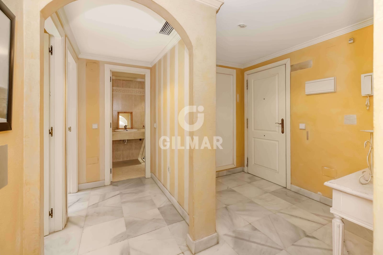 Piso de 3 habitaciones en Marbella en venta con piscina - 450.000 € (Ref: 9211585)