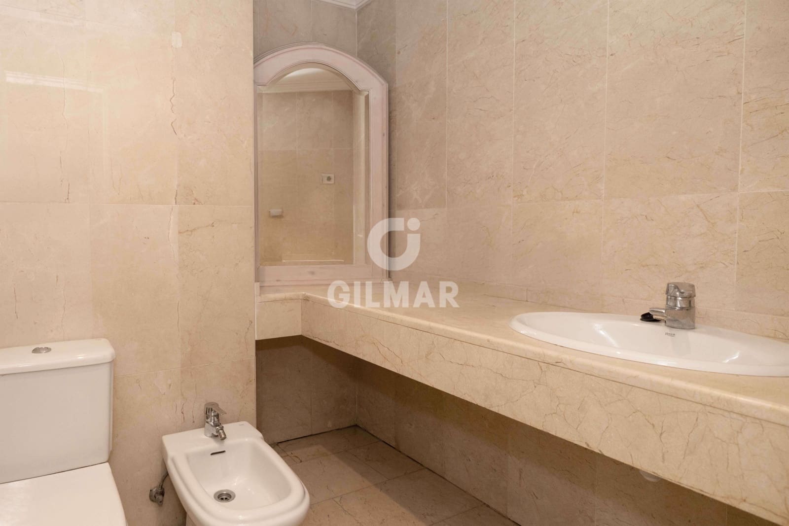 Piso de 3 habitaciones en Marbella en venta con piscina - 450.000 € (Ref: 9211585)