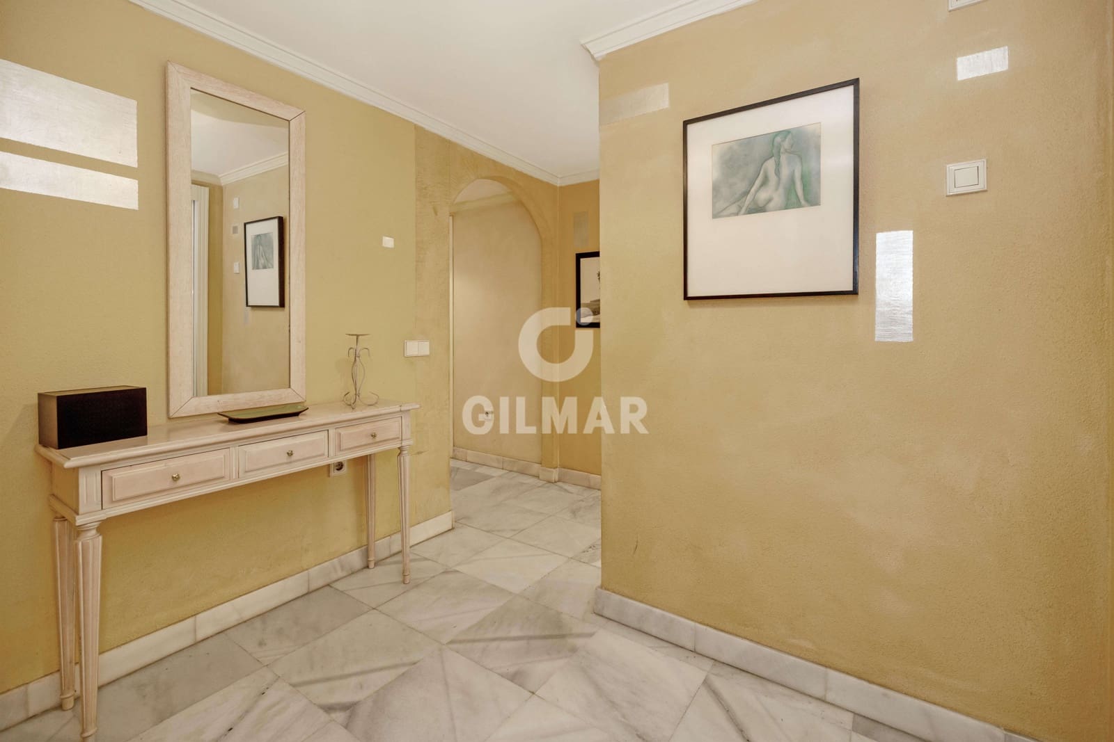 Piso de 3 habitaciones en Marbella en venta con piscina - 450.000 € (Ref: 9211585)