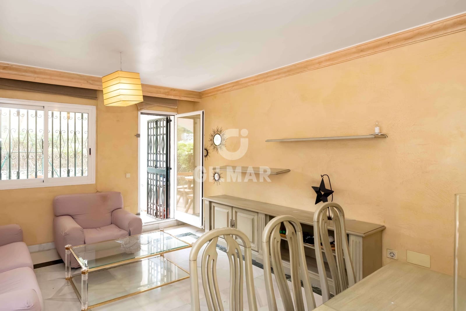 Piso de 3 habitaciones en Marbella en venta con piscina - 450.000 € (Ref: 9211585)