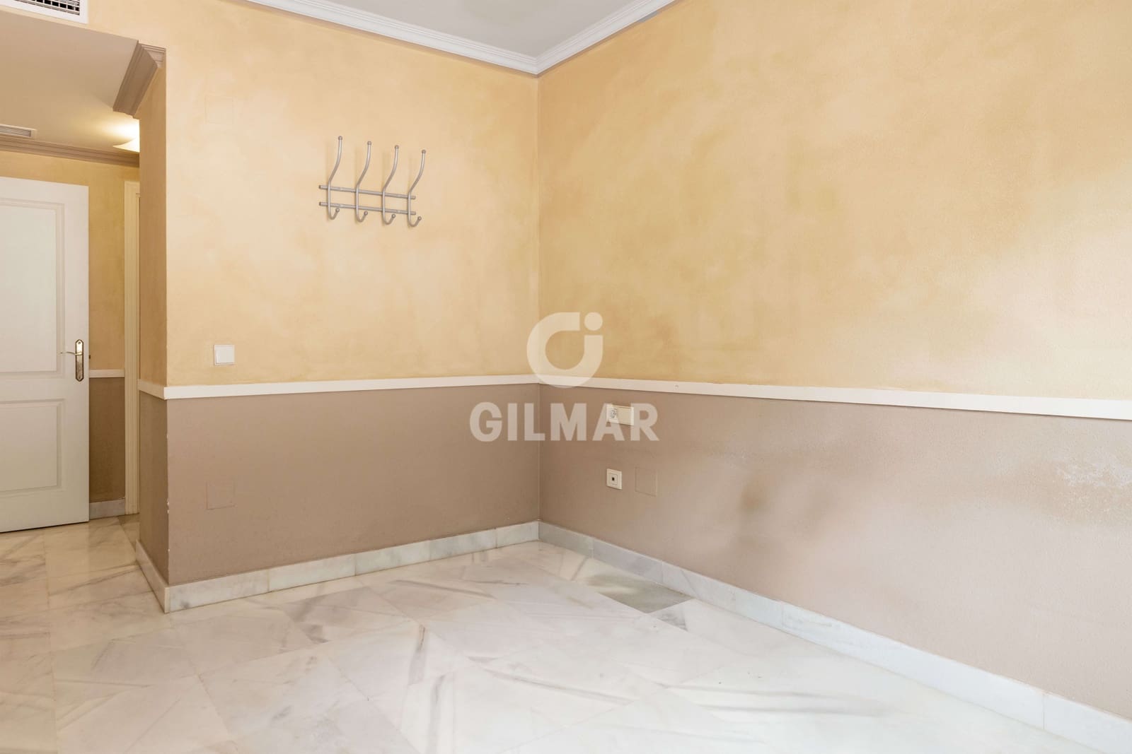 Piso de 3 habitaciones en Marbella en venta con piscina - 450.000 € (Ref: 9211585)