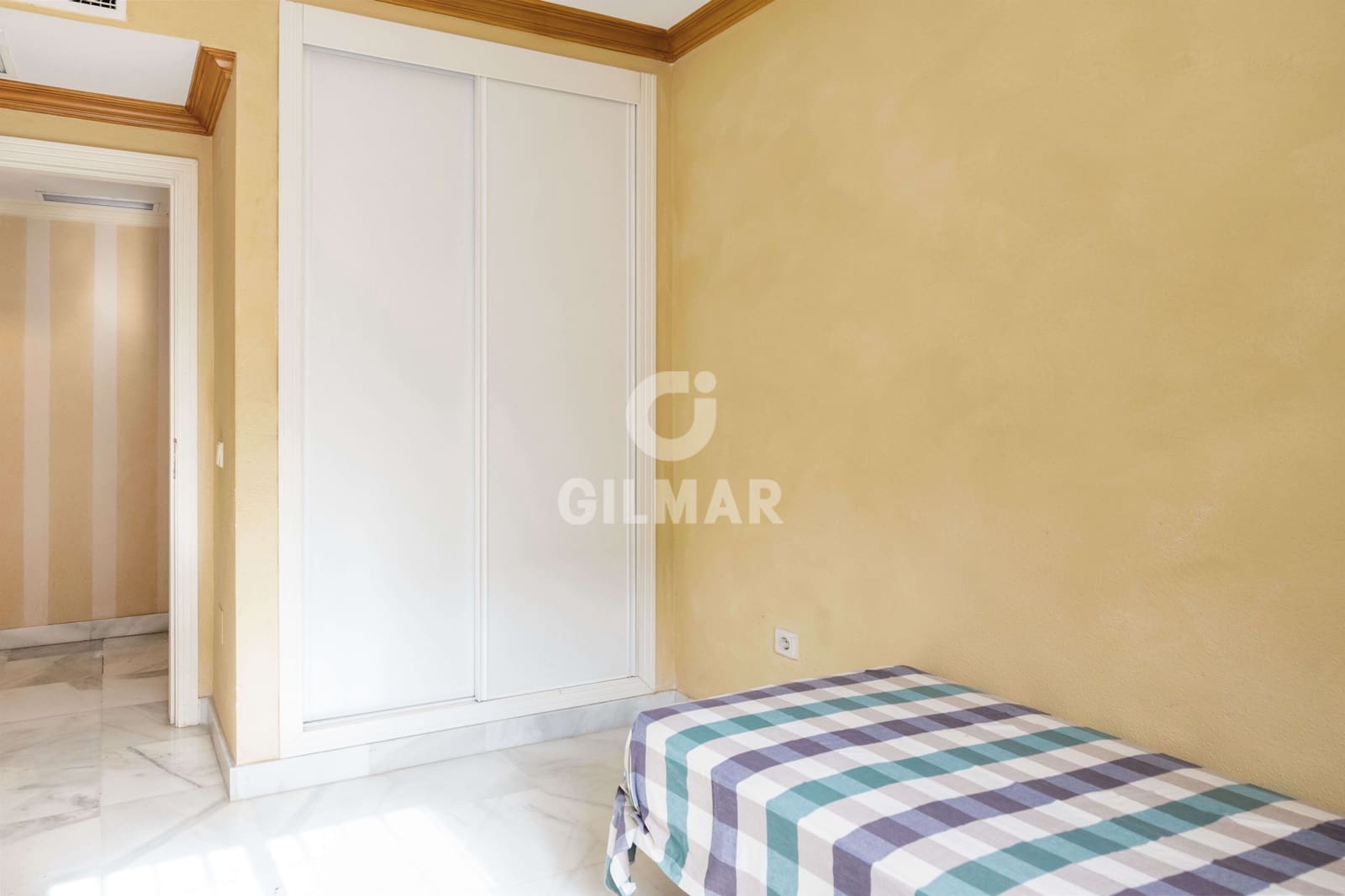 Piso de 3 habitaciones en Marbella en venta con piscina - 450.000 € (Ref: 9211585)