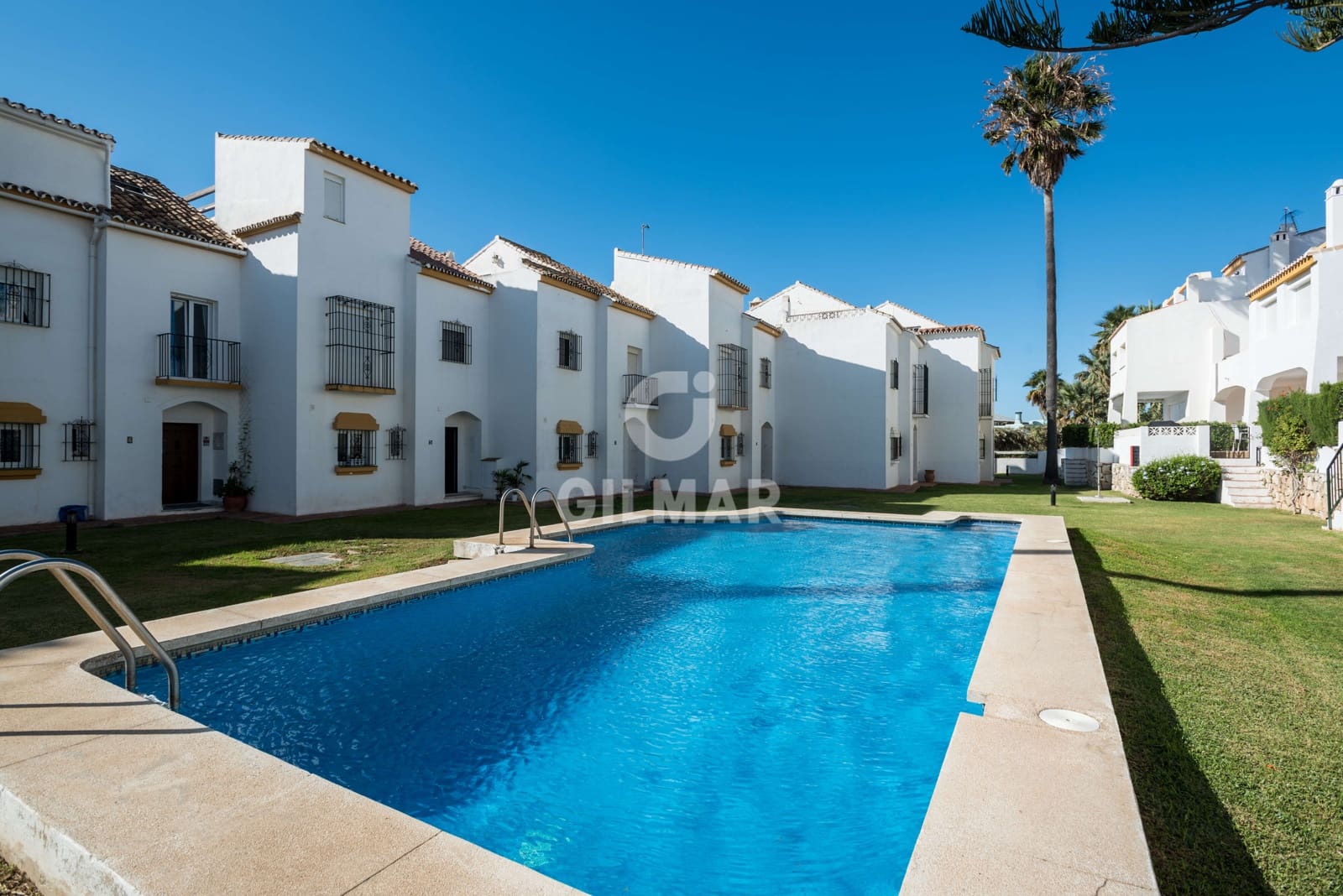 4 soverom Rekkehus til salgs i Las Chapas med svømmebasseng garasje - € 875 000 (Ref: 9211588)