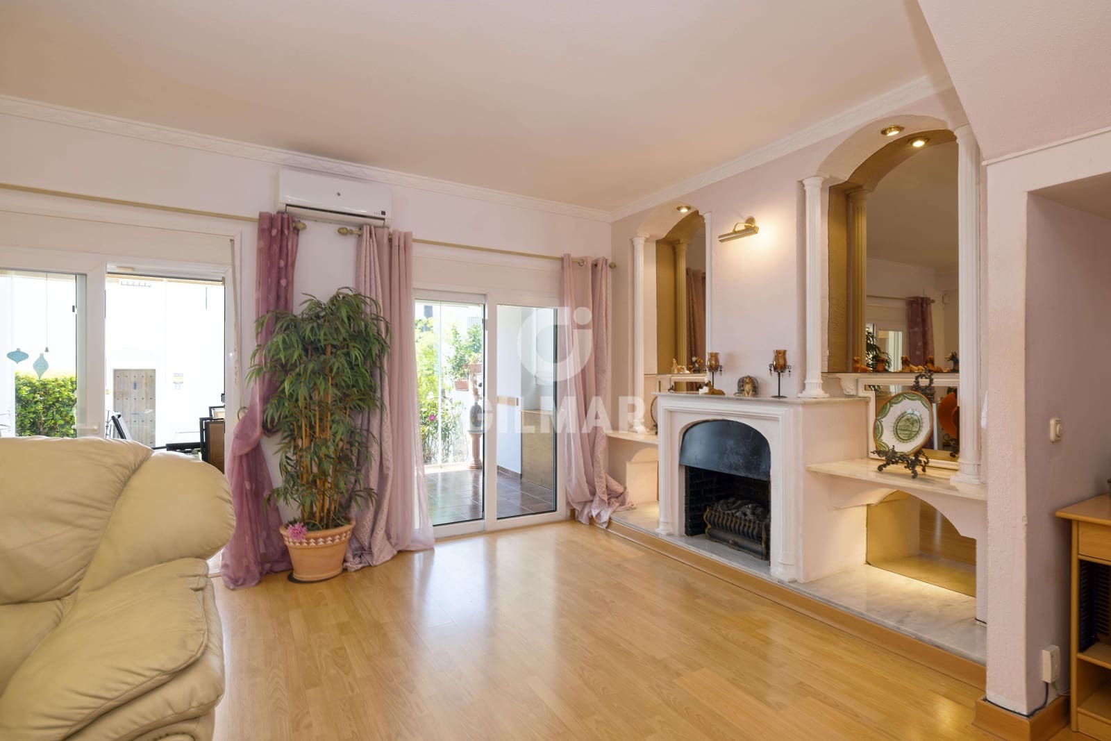 4 soverom Rekkehus til salgs i Las Chapas med svømmebasseng garasje - € 875 000 (Ref: 9211588)