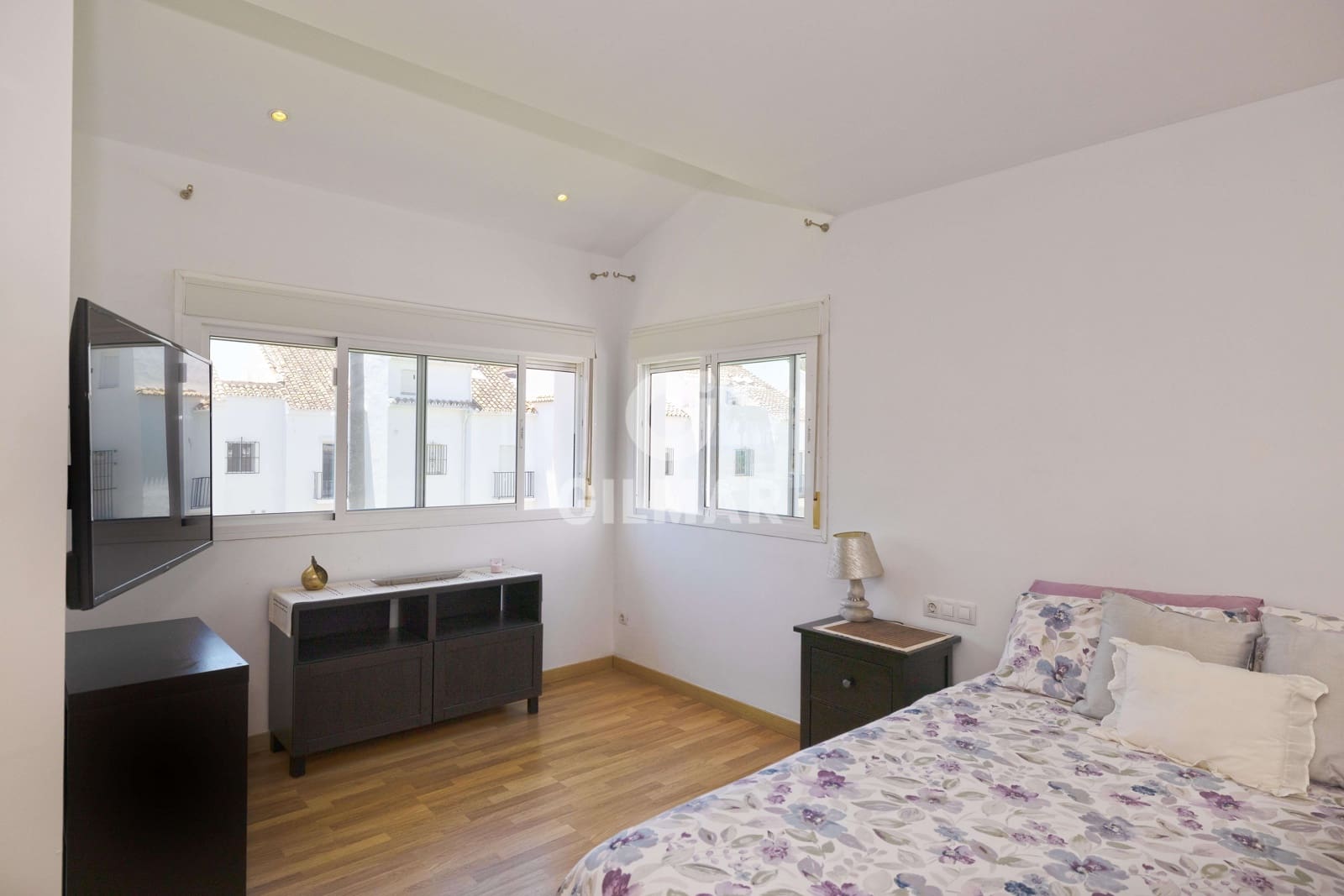 4 soverom Rekkehus til salgs i Las Chapas med svømmebasseng garasje - € 875 000 (Ref: 9211588)