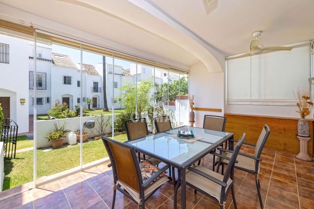 4 soveværelse Rækkehus til salg i Las Chapas, Marbella med swimmingpool garage - € 875.000 (Ref: 9211588)
