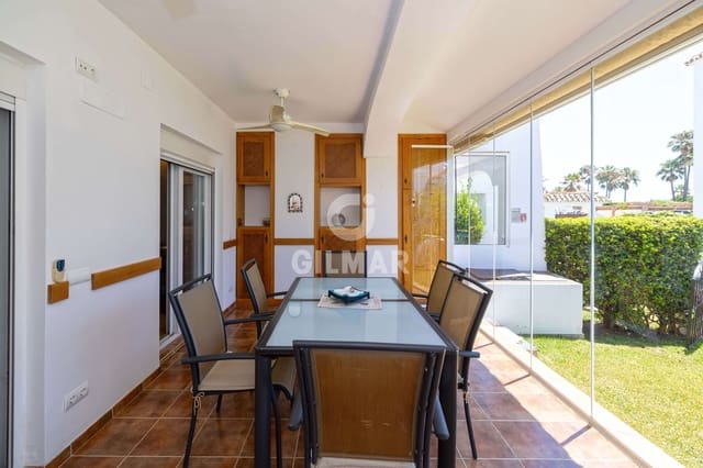 4 soveværelse Rækkehus til salg i Las Chapas, Marbella med swimmingpool garage - € 875.000 (Ref: 9211588)