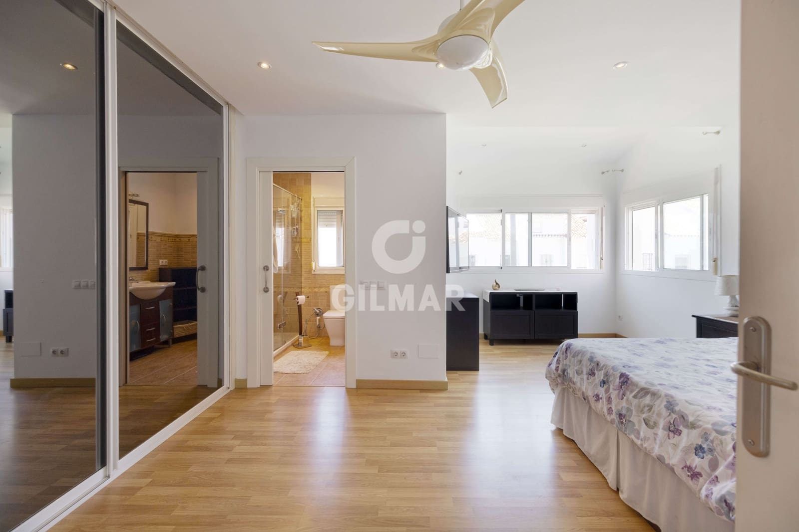 4 soverom Rekkehus til salgs i Las Chapas med svømmebasseng garasje - € 875 000 (Ref: 9211588)