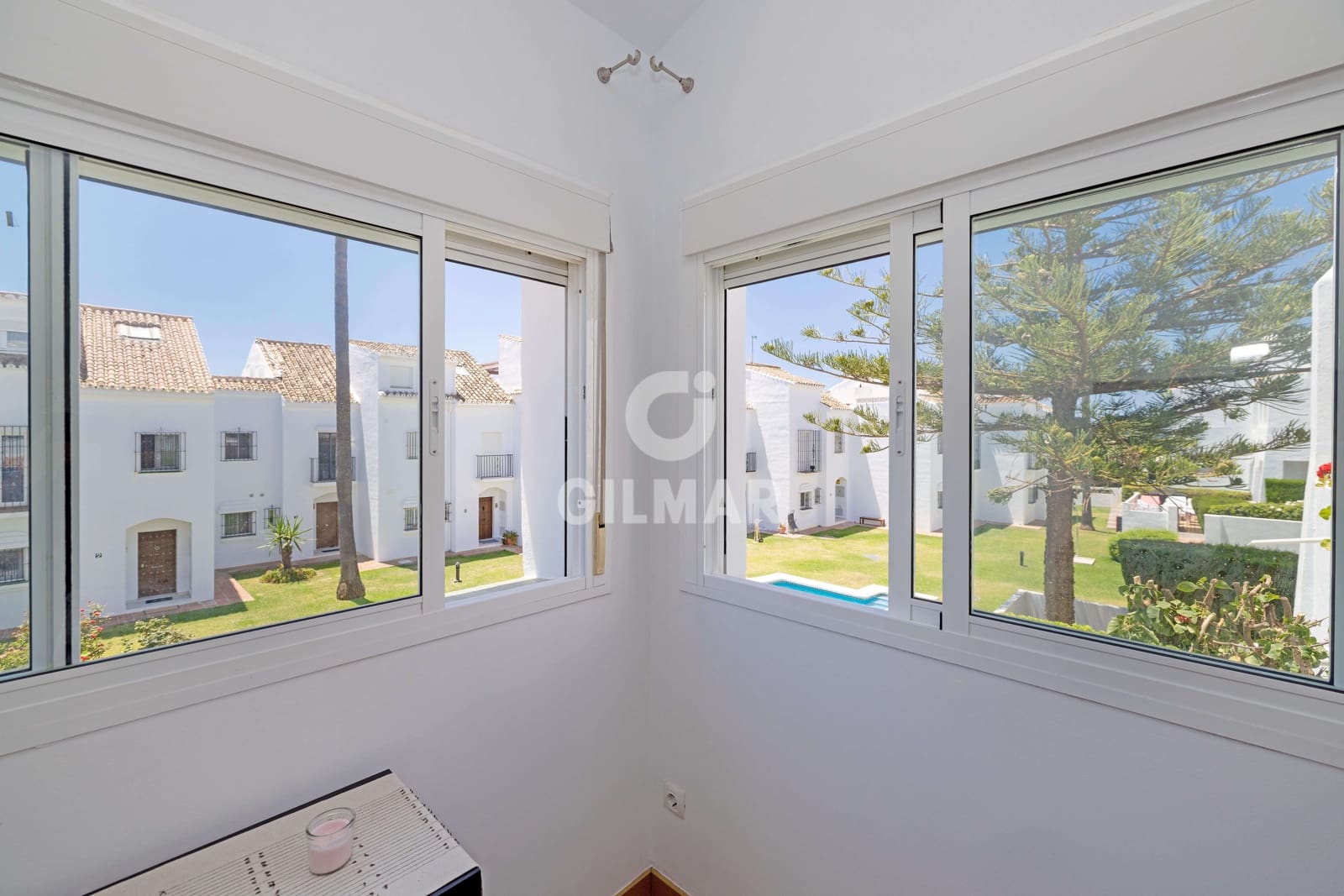 4 soverom Rekkehus til salgs i Las Chapas med svømmebasseng garasje - € 875 000 (Ref: 9211588)