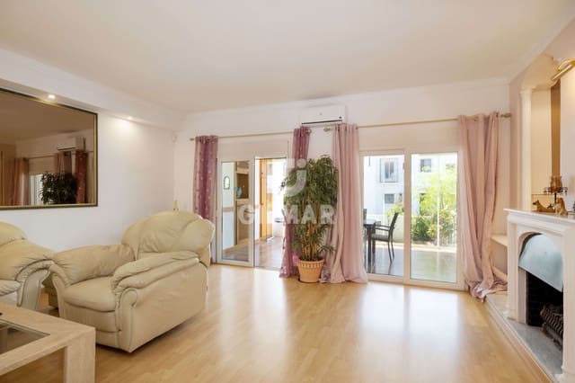 4 soveværelse Rækkehus til salg i Las Chapas, Marbella med swimmingpool garage - € 875.000 (Ref: 9211588)