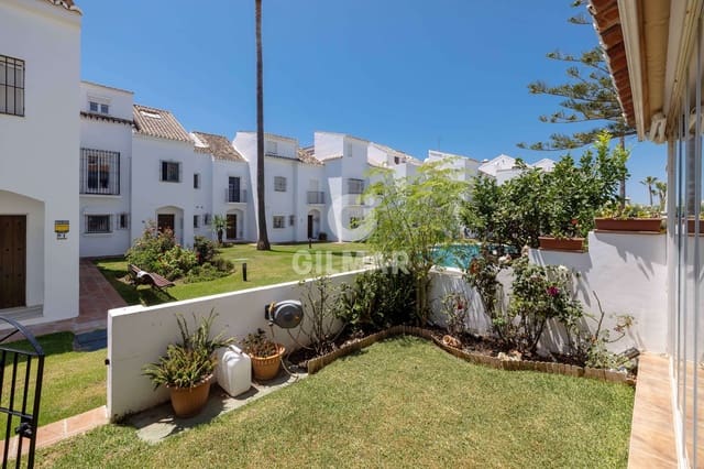 4 soveværelse Rækkehus til salg i Las Chapas, Marbella med swimmingpool garage - € 875.000 (Ref: 9211588)