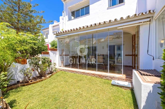 4 soveværelse Rækkehus til salg i Las Chapas, Marbella med swimmingpool garage - € 875.000 (Ref: 9211588)