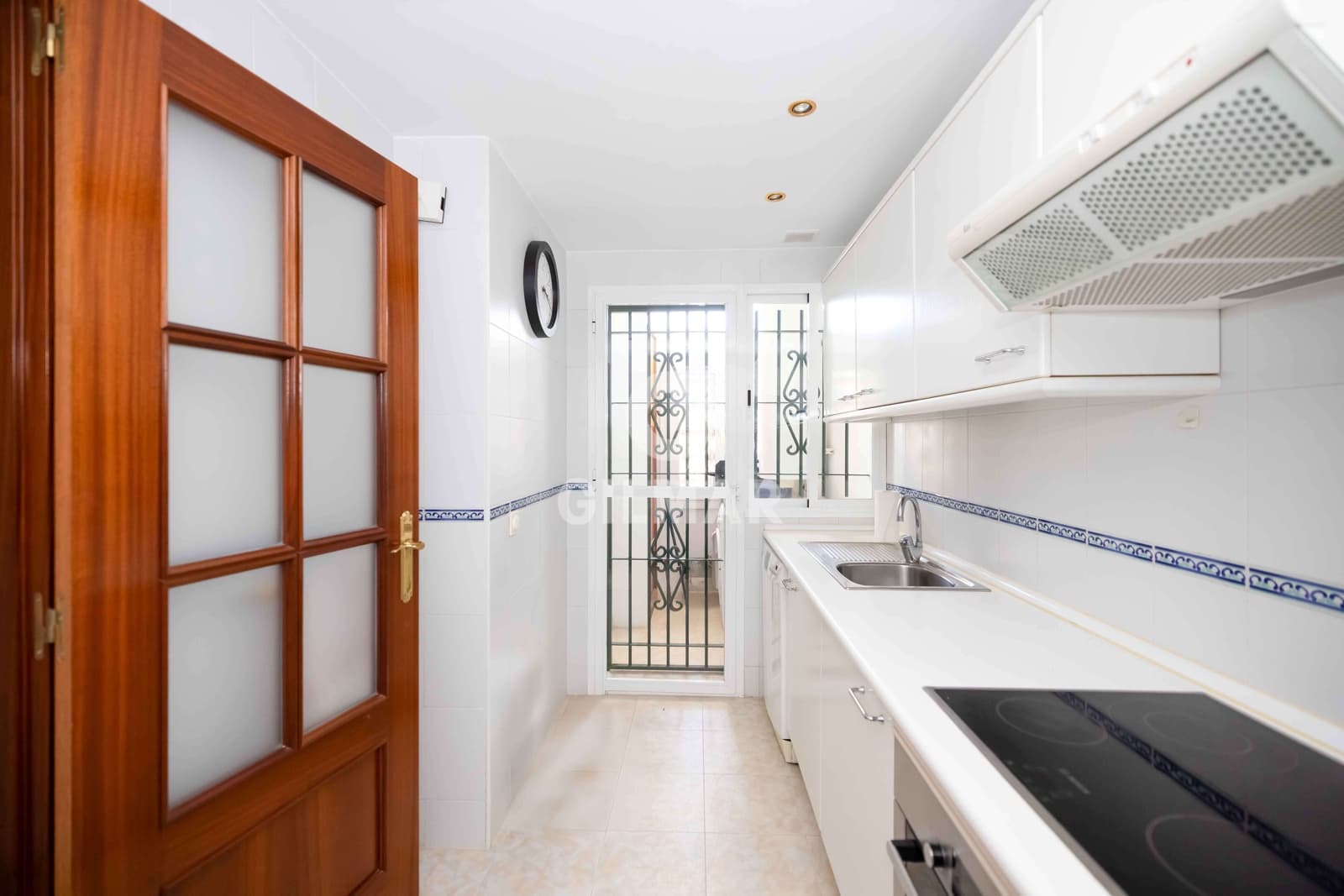 5 soveværelse Lejlighed til salg i Marbella med swimmingpool garage - € 1.050.000 (Ref: 9211591)