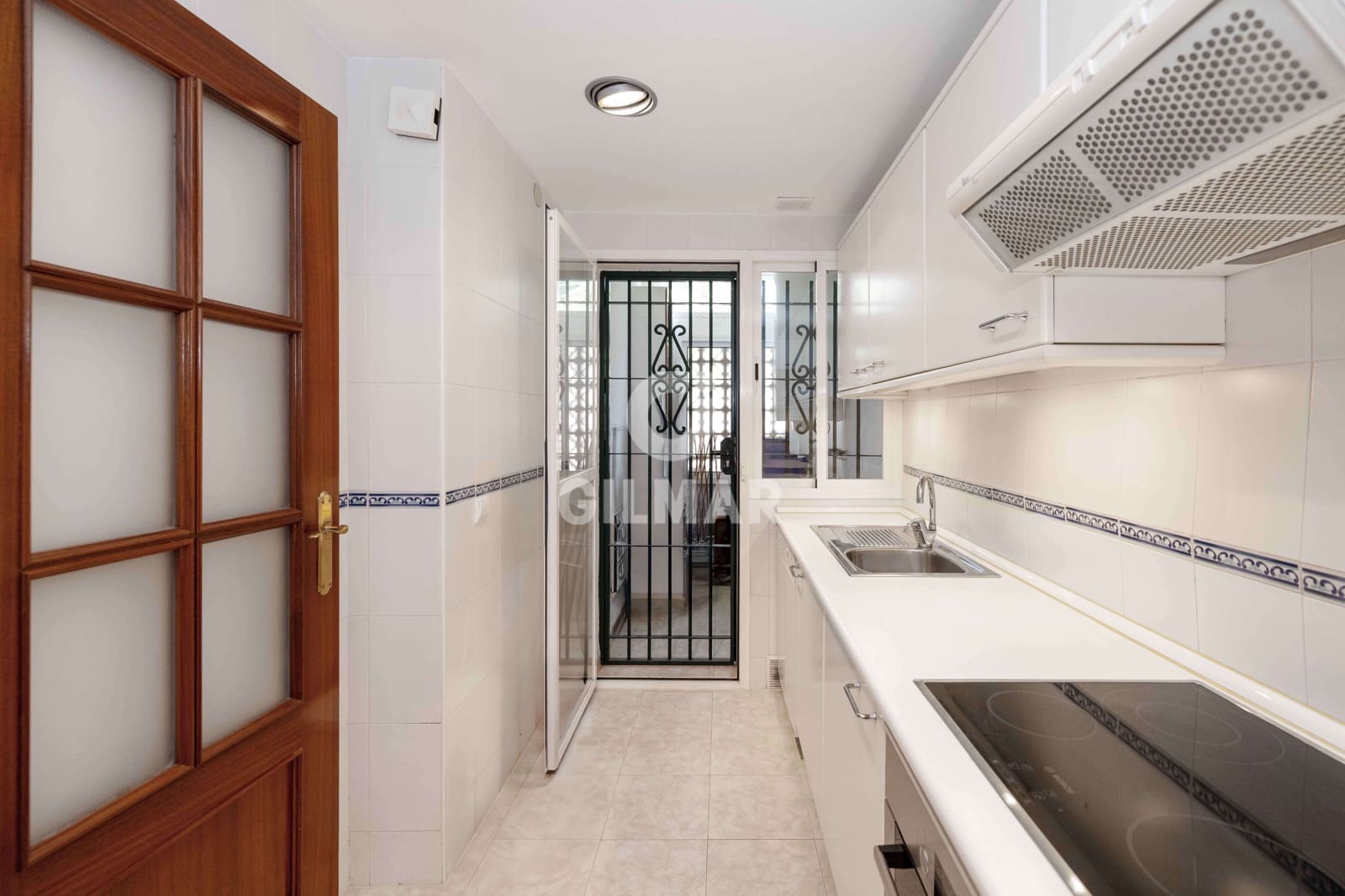 5 soveværelse Lejlighed til salg i Marbella med swimmingpool garage - € 1.050.000 (Ref: 9211591)