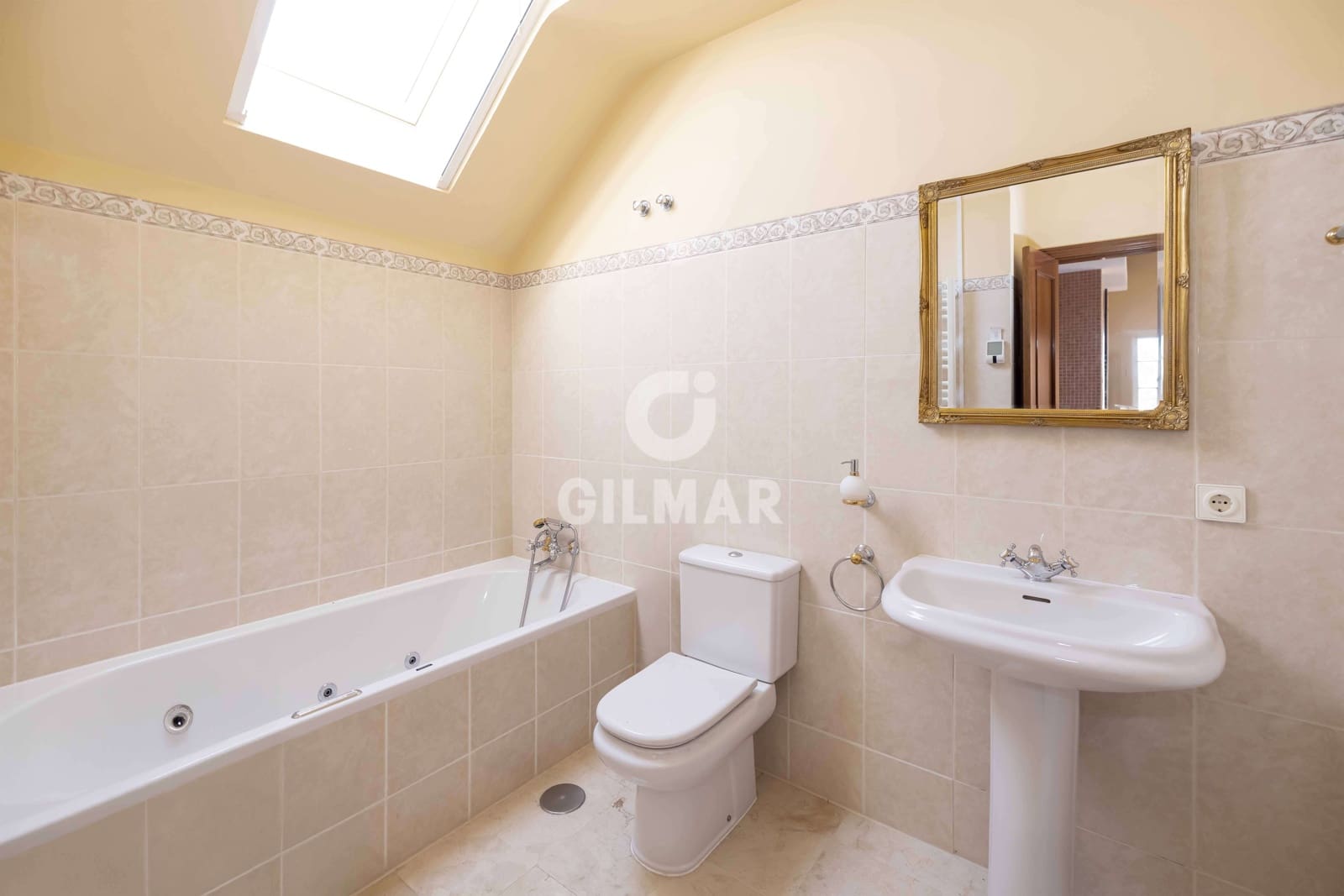 5 soveværelse Lejlighed til salg i Marbella med swimmingpool garage - € 1.050.000 (Ref: 9211591)