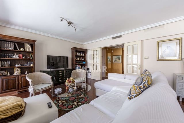 4 bedroom Penthouse for sale in Huerta Belón - Calvario, Marbella with garage - € 850,000 (Ref: 9211592)