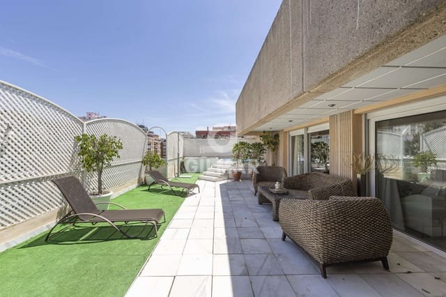 4 bedroom Penthouse for sale in Huerta Belón - Calvario, Marbella with garage - € 850,000 (Ref: 9211592)