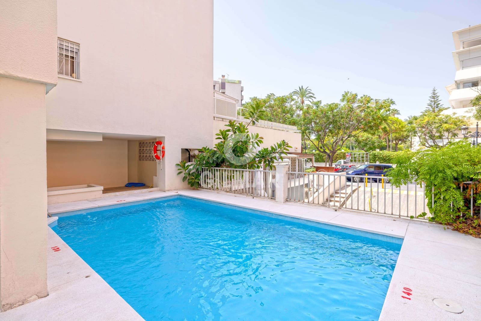 2 soveværelse Lejlighed til salg i Marbella med swimmingpool garage - € 475.000 (Ref: 9211593)