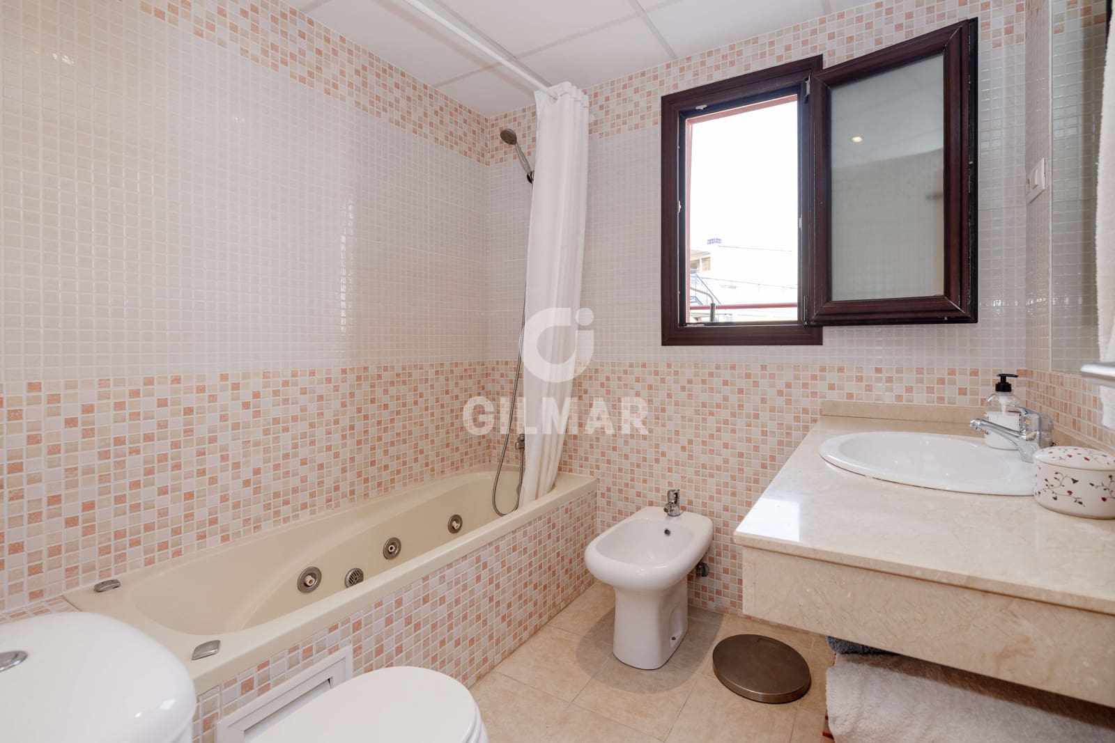 2 soveværelse Penthouse til salg i Malaga by med swimmingpool garage - € 690.000 (Ref: 9216010)