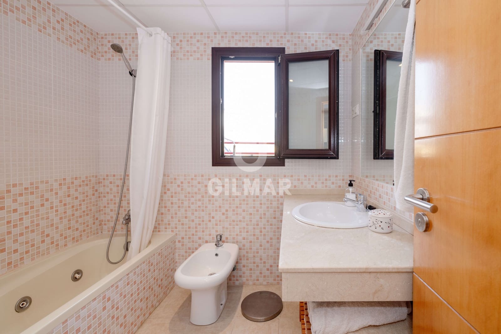 2 soveværelse Penthouse til salg i Malaga by med swimmingpool garage - € 690.000 (Ref: 9216010)