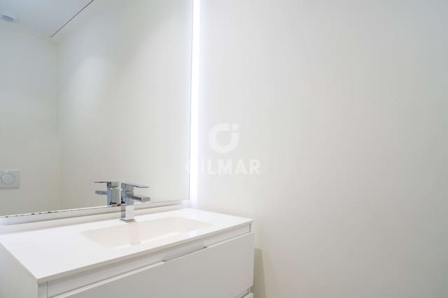 1 bedroom Flat for sale in Puerto de Estepona, Estepona with garage - € 960,000 (Ref: 9216303)