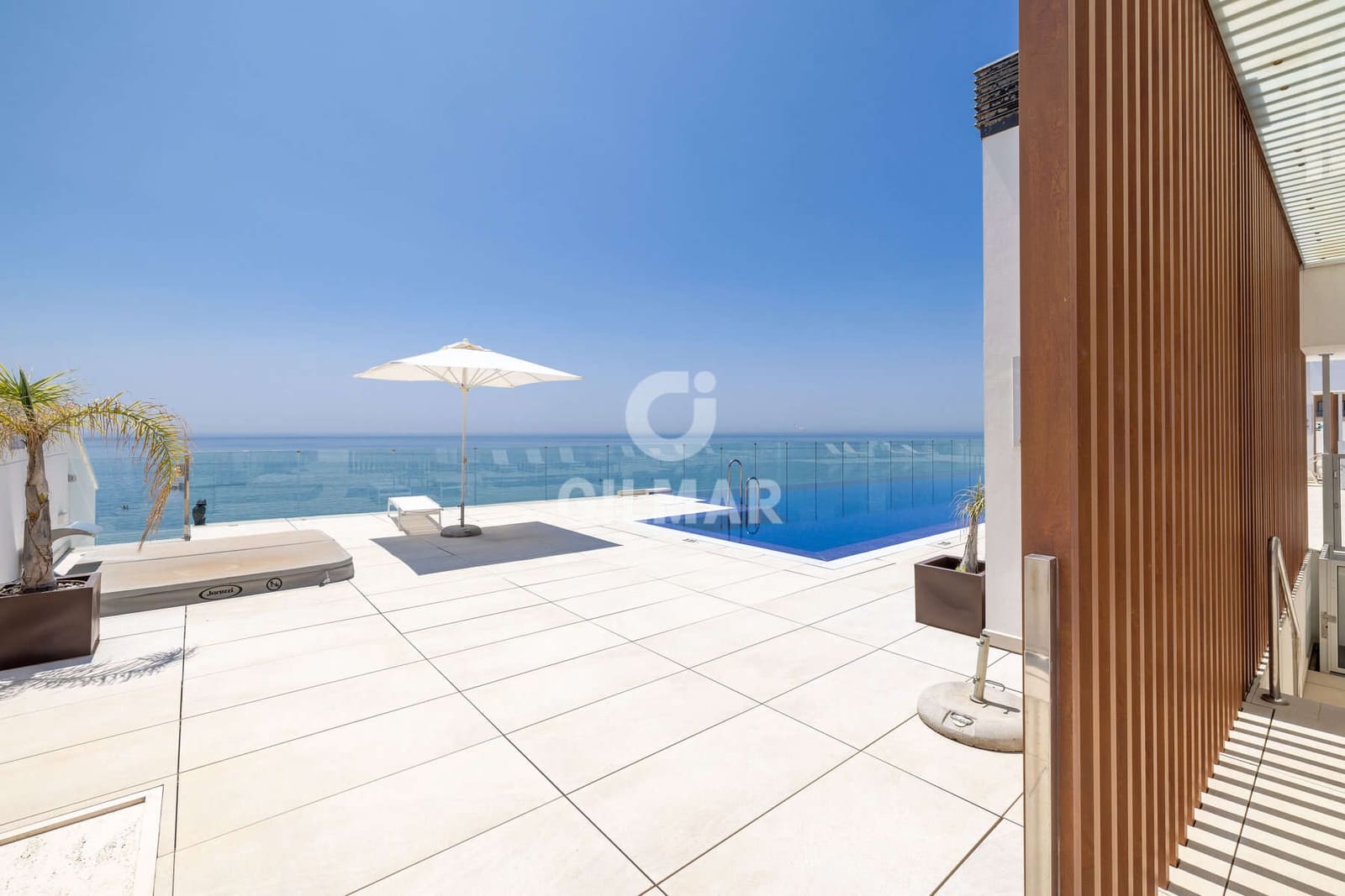 1 soveværelse Lejlighed til salg i Estepona med garage - € 960.000 (Ref: 9216303)