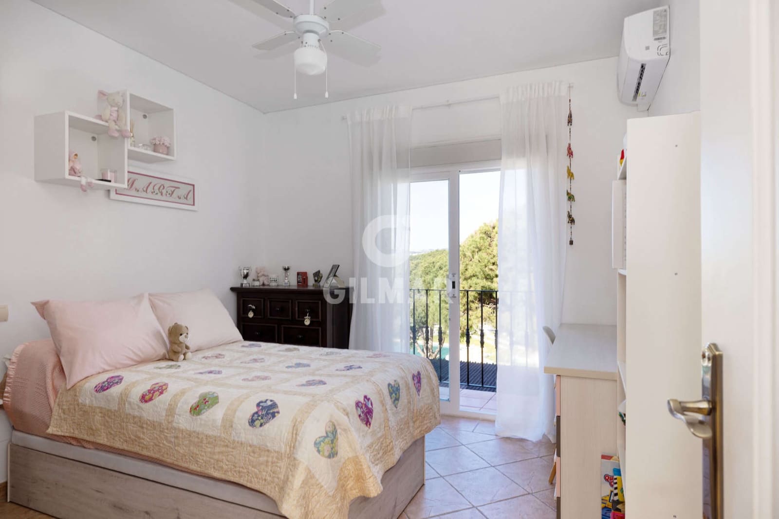 3 soveværelse Rækkehus til salg i Estepona med swimmingpool garage - € 620.000 (Ref: 9216304)