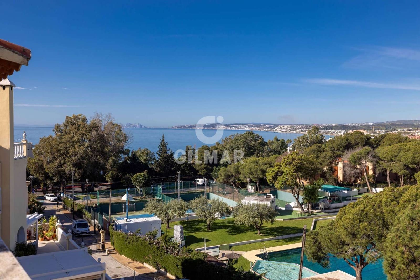 3 soveværelse Rækkehus til salg i Estepona med swimmingpool garage - € 620.000 (Ref: 9216304)