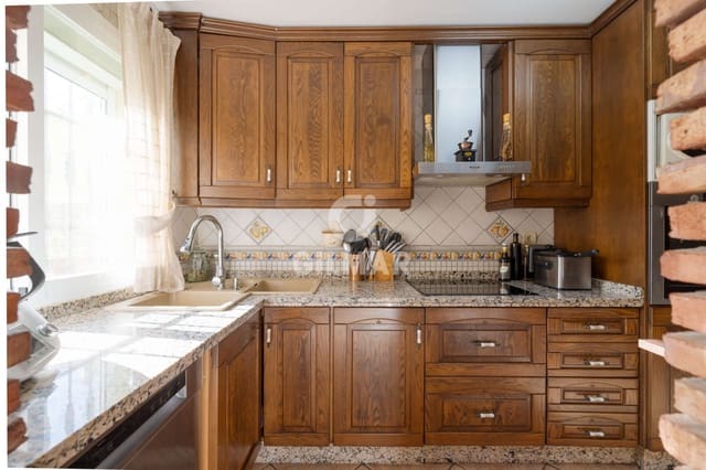 3 makuuhuone Rivitalo myytävänä paikassa Seghers, Estepona mukana uima-altaan 
autotalli - 620 000 € (Ref: 9216304)