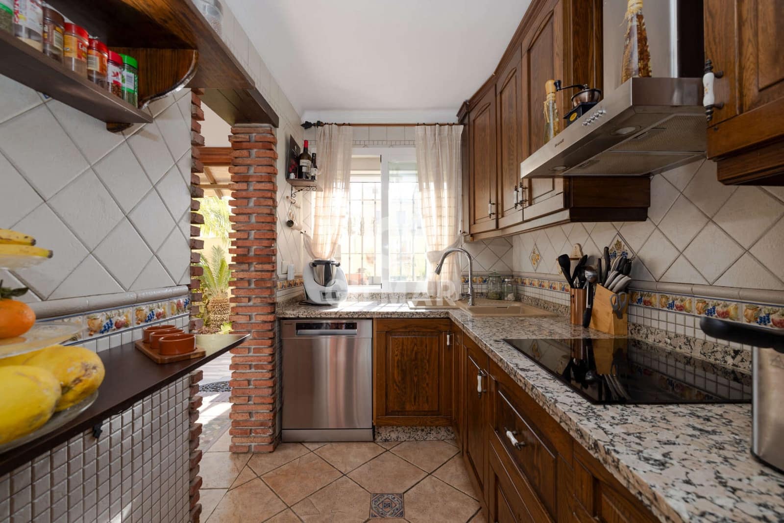 3 soveværelse Rækkehus til salg i Estepona med swimmingpool garage - € 620.000 (Ref: 9216304)