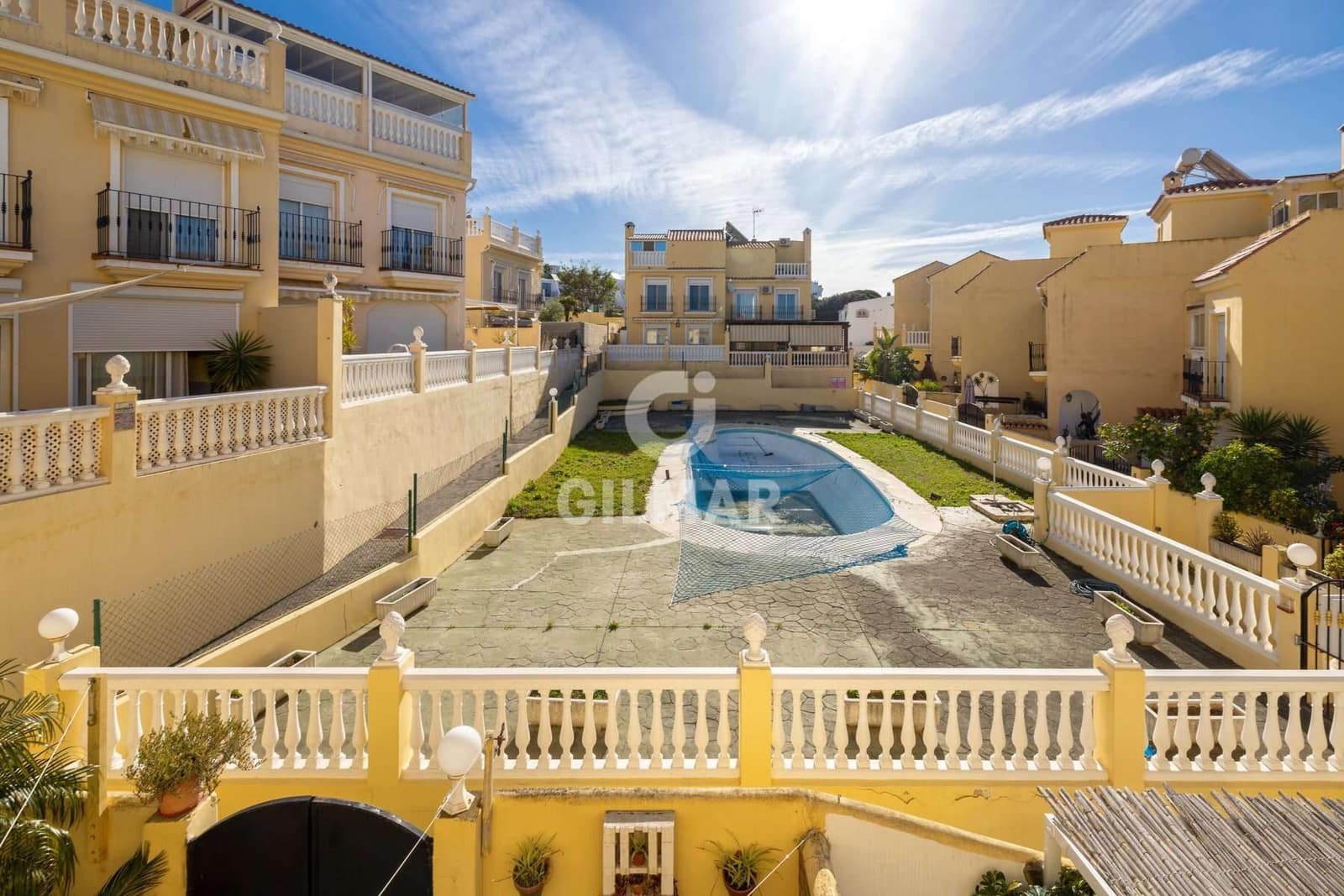 3 soveværelse Rækkehus til salg i Estepona med swimmingpool garage - € 620.000 (Ref: 9216304)