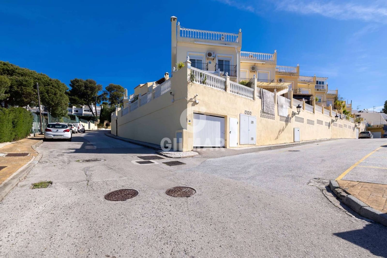 3 soveværelse Rækkehus til salg i Estepona med swimmingpool garage - € 620.000 (Ref: 9216304)