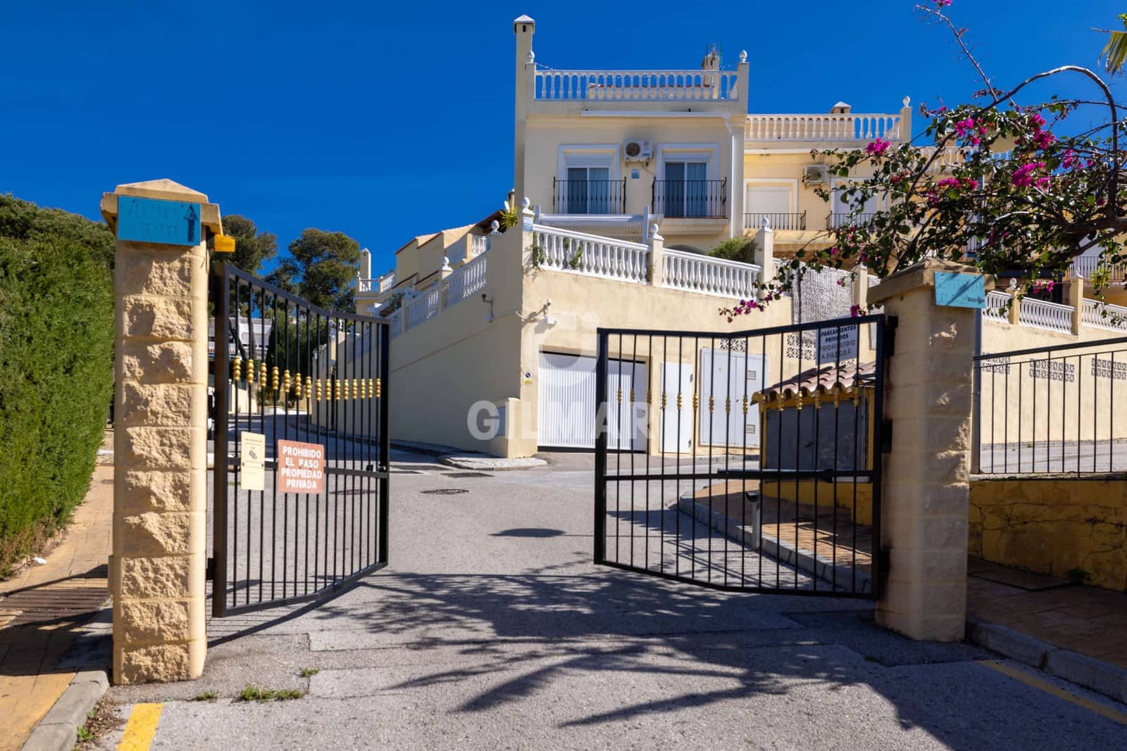 3 soveværelse Rækkehus til salg i Estepona med swimmingpool garage - € 620.000 (Ref: 9216304)
