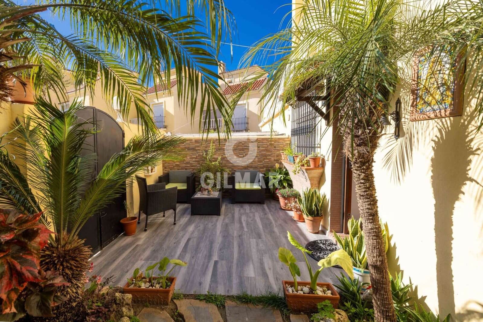 3 soveværelse Rækkehus til salg i Estepona med swimmingpool garage - € 620.000 (Ref: 9216304)