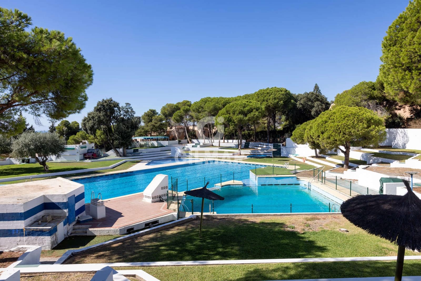 3 soveværelse Rækkehus til salg i Estepona med swimmingpool garage - € 620.000 (Ref: 9216304)