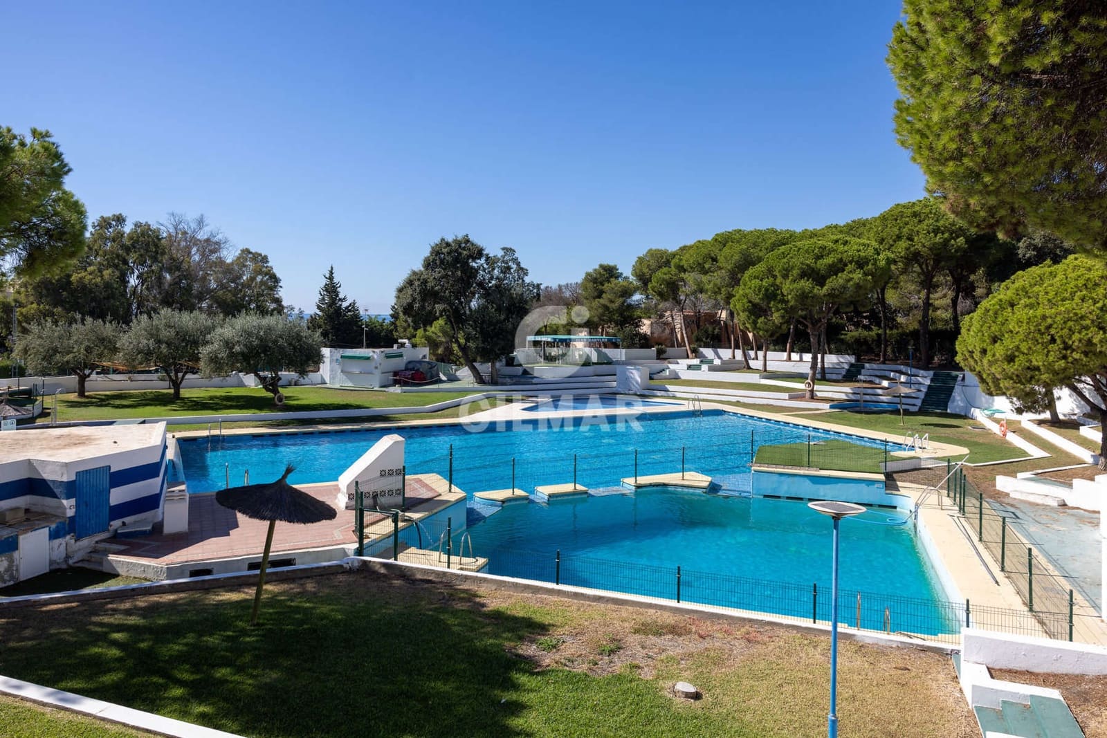 3 soveværelse Rækkehus til salg i Estepona med swimmingpool garage - € 620.000 (Ref: 9216304)