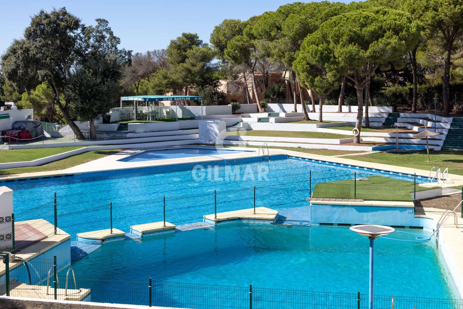 3 soveværelse Rækkehus til salg i Estepona med swimmingpool garage - € 620.000 (Ref: 9216304)