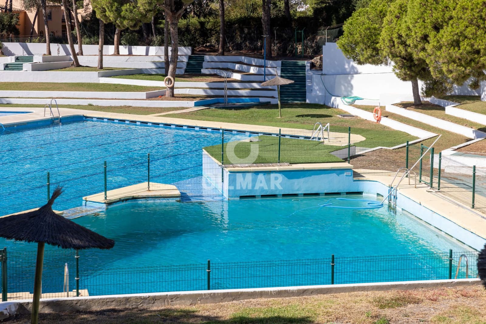 3 soveværelse Rækkehus til salg i Estepona med swimmingpool garage - € 620.000 (Ref: 9216304)